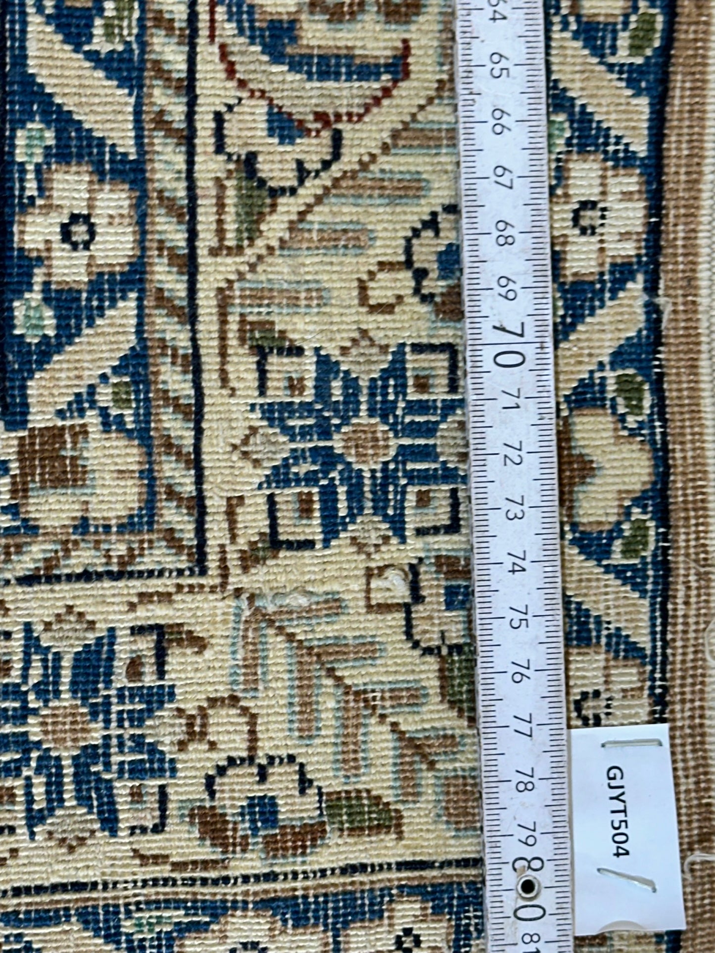 Orientteppich handgeknüpft Nain Korkwolle mit Seide 135x83 cm