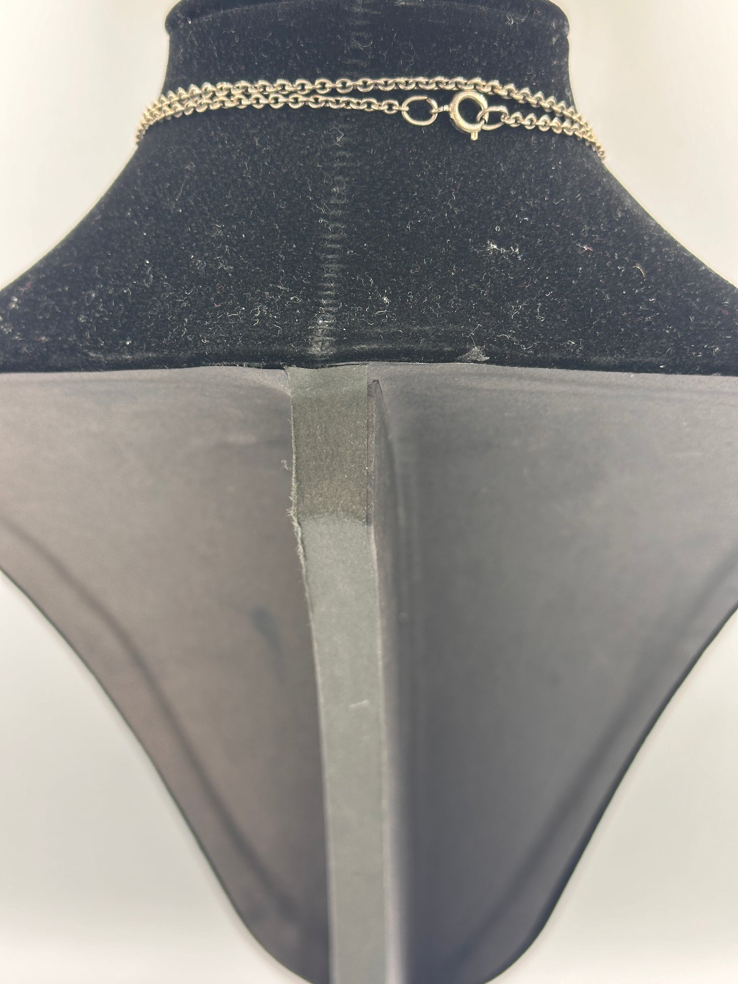 Schlichte Halskette mit Hampelmann Anhänger