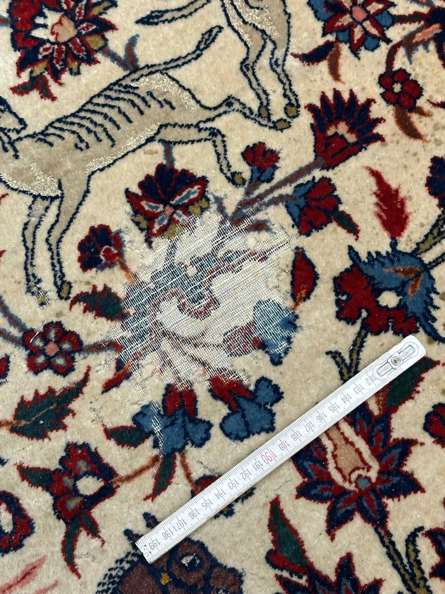 Orientteppich handgeknüpft Isfahan Korkwolle Jagdmotiv 310x200 cm