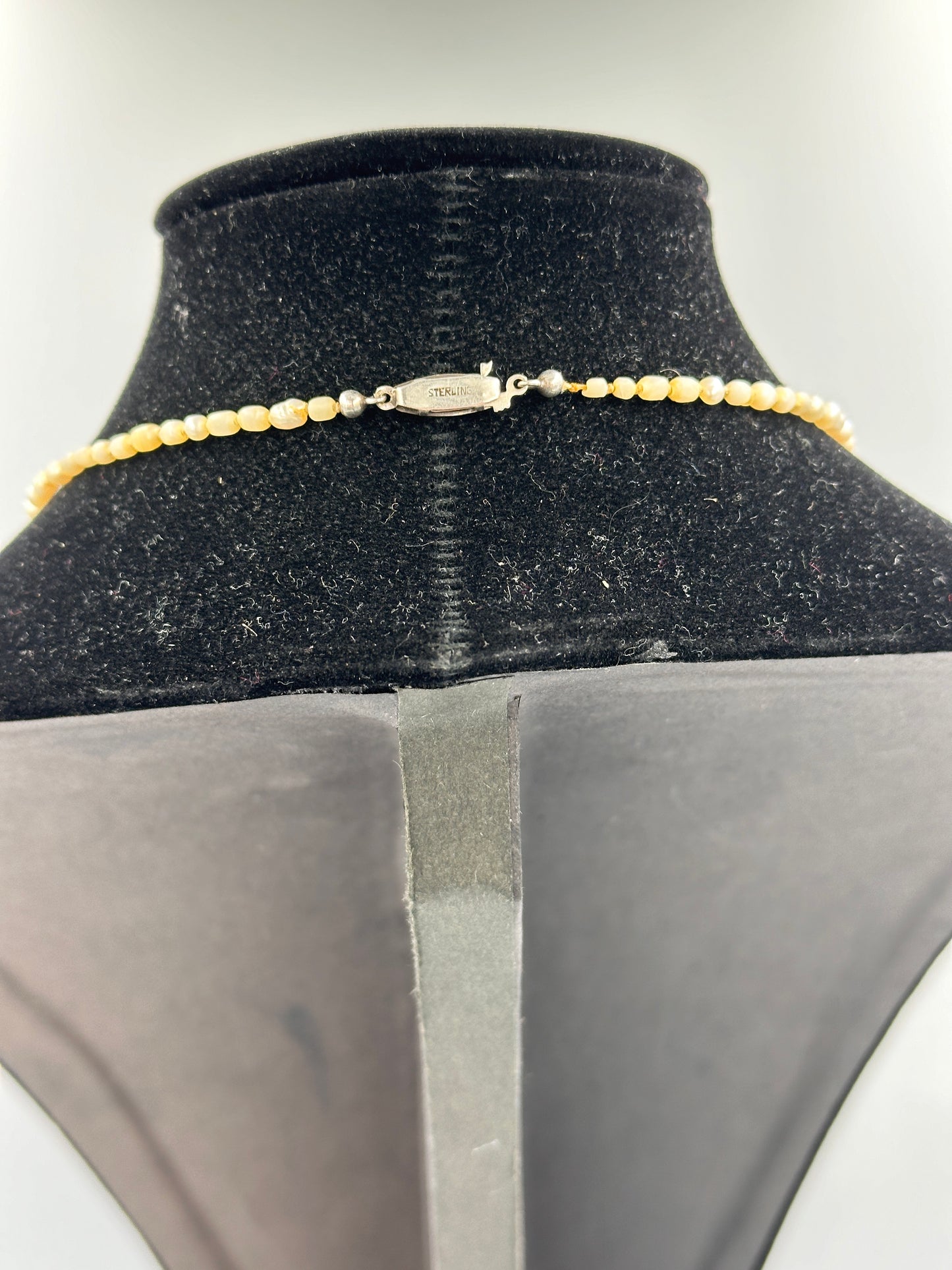 Abgestufte Perlenkette mit Silber Verschluss