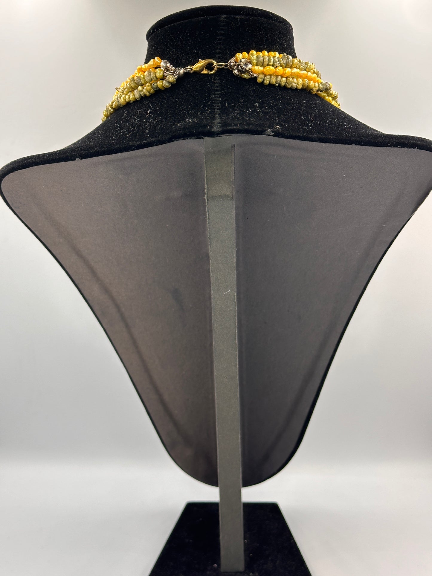 Vintage 6-strang Reis Perlenkette Gelb Grün mit Goldfarbenem Verschluss