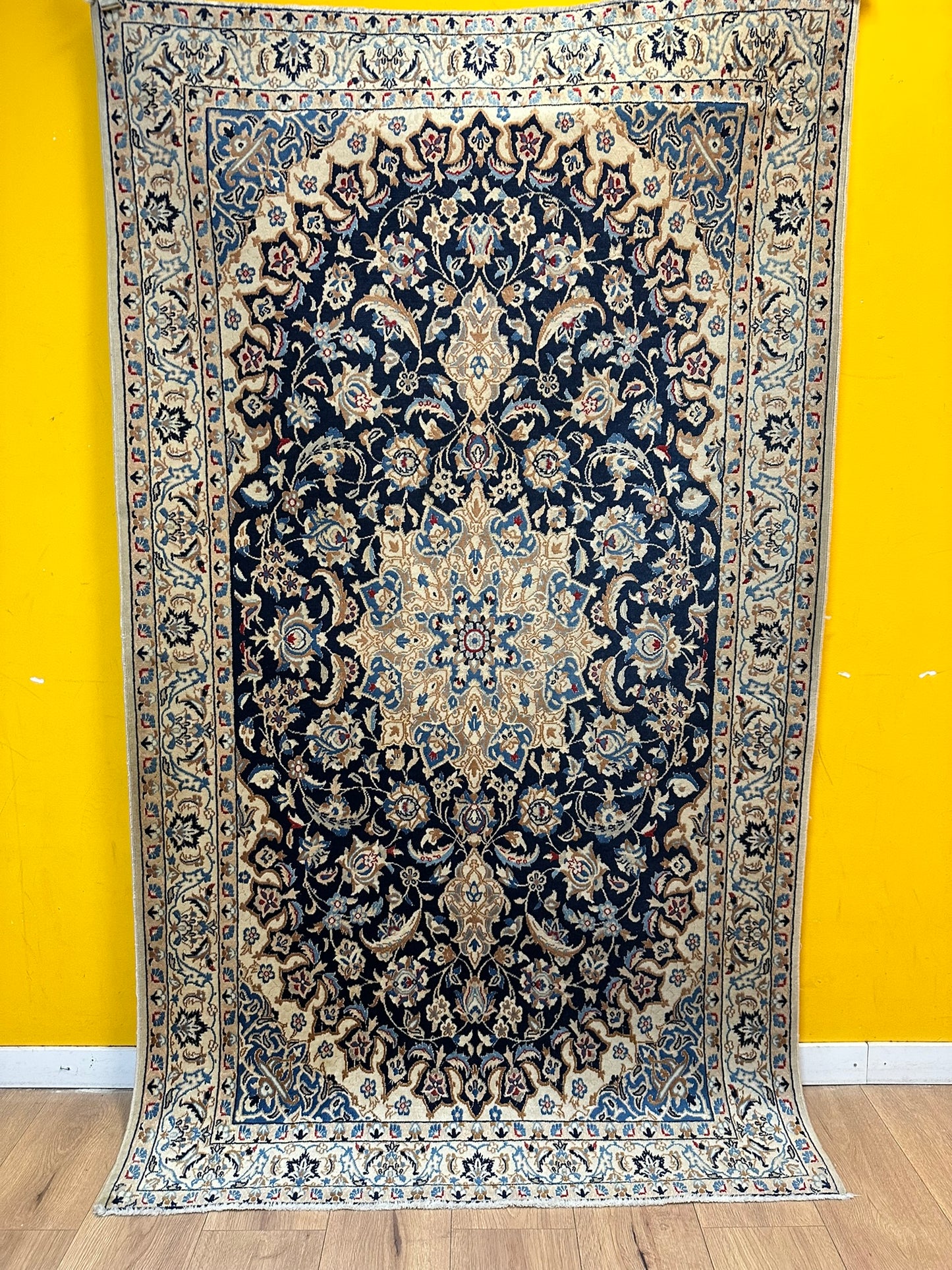 Handgeknüpfter Perser Teppich Nain 210x120 cm – Medaillon Seide