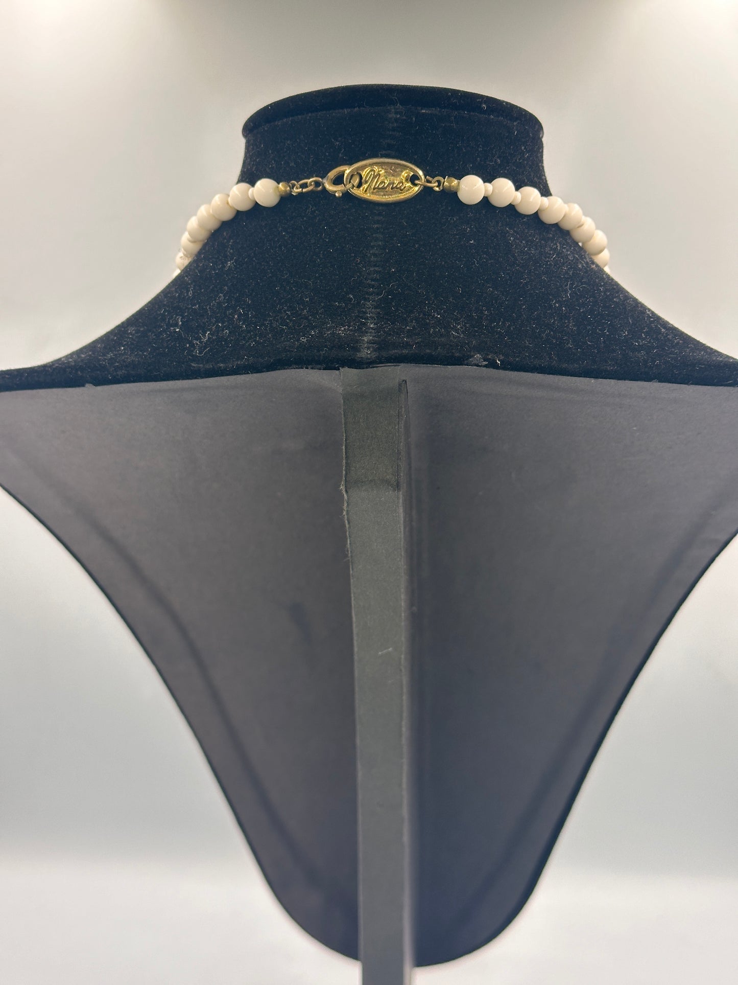 Nana Collier Perlenkette mit rosa Rosen und goldfarbenem Verschluss