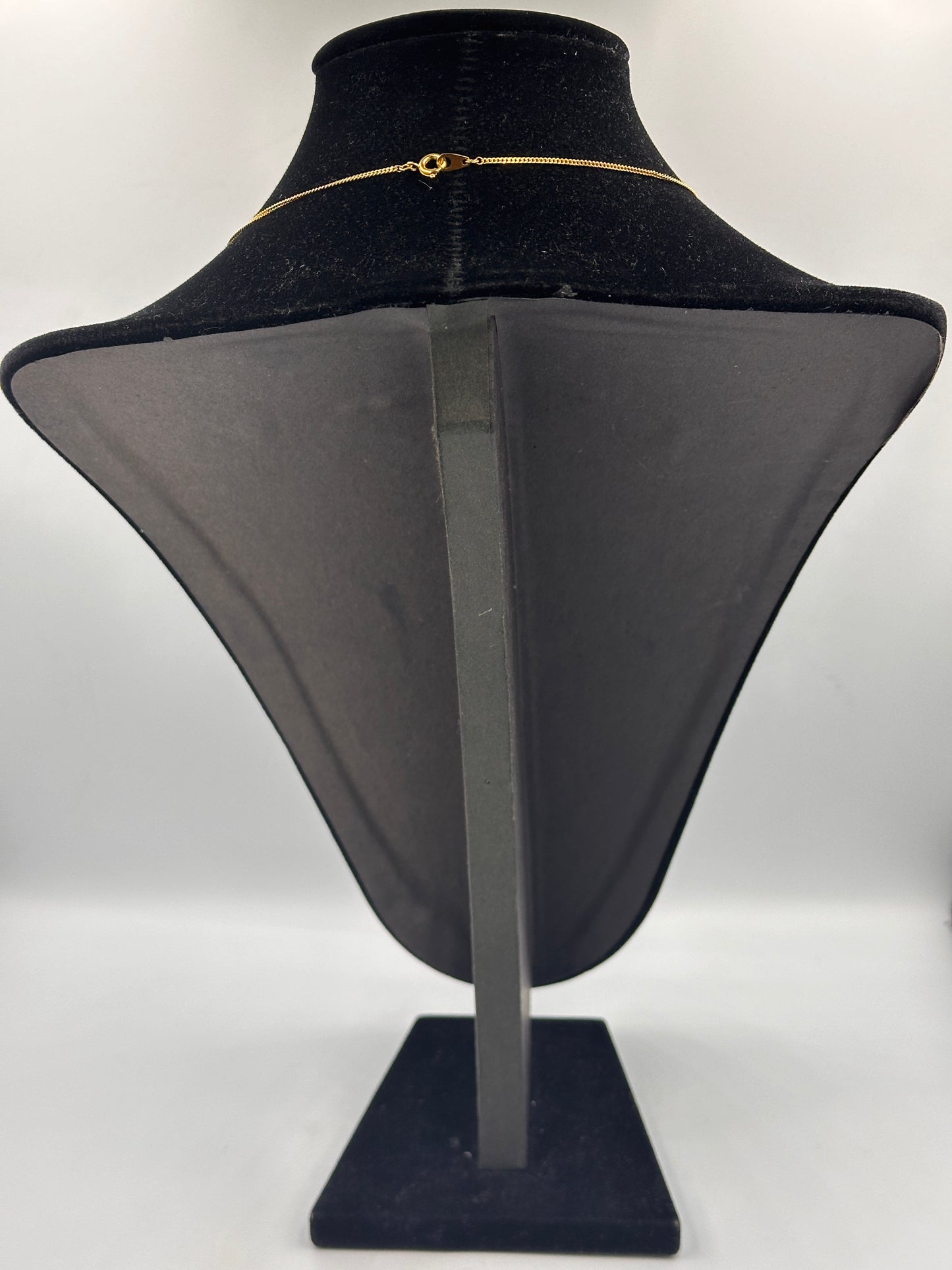 Vergoldete Halskette mit Bernstein-Anhänger