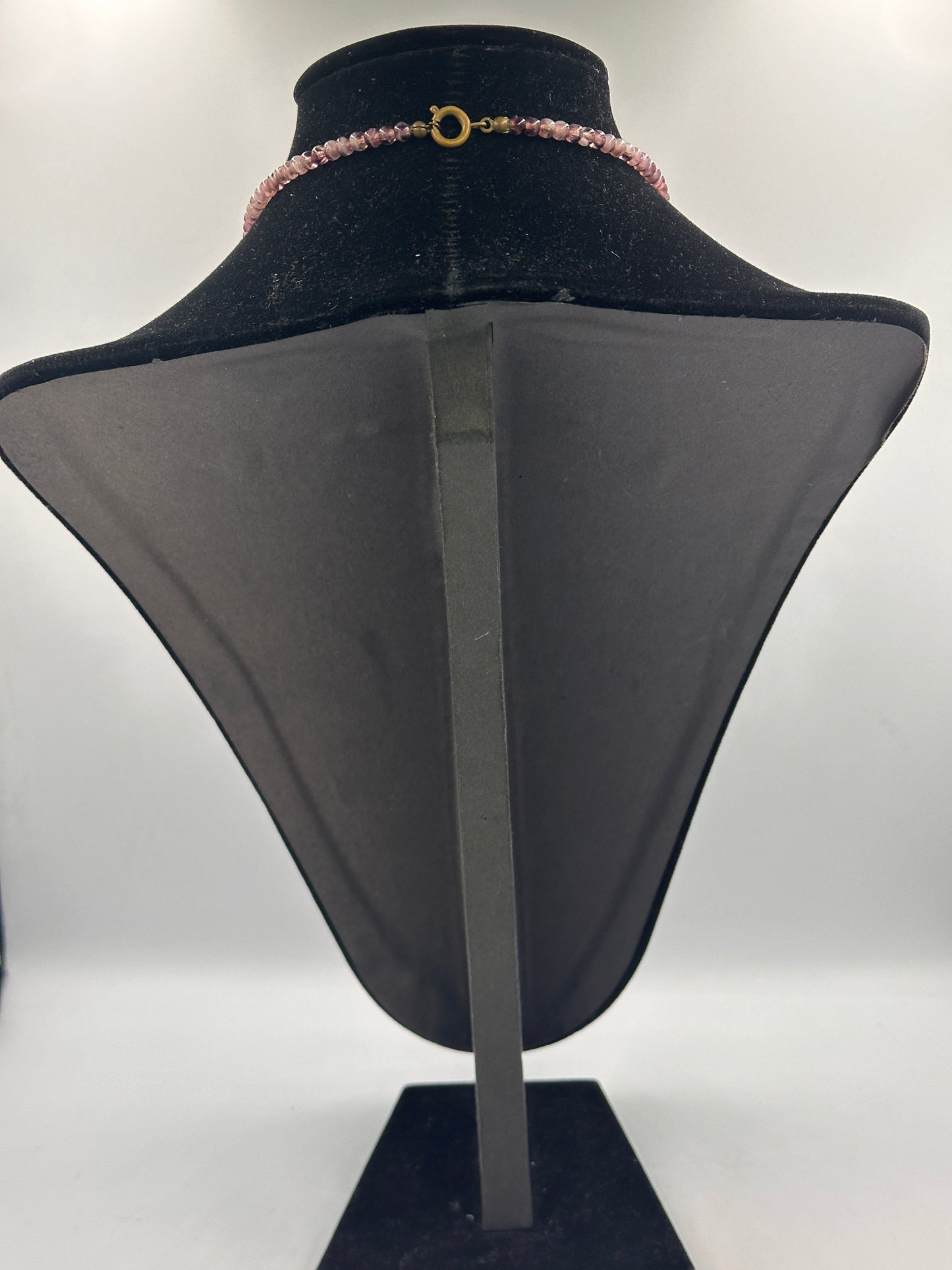 Lila Perlen Collier Halskette mit goldfarbenen Akzenten