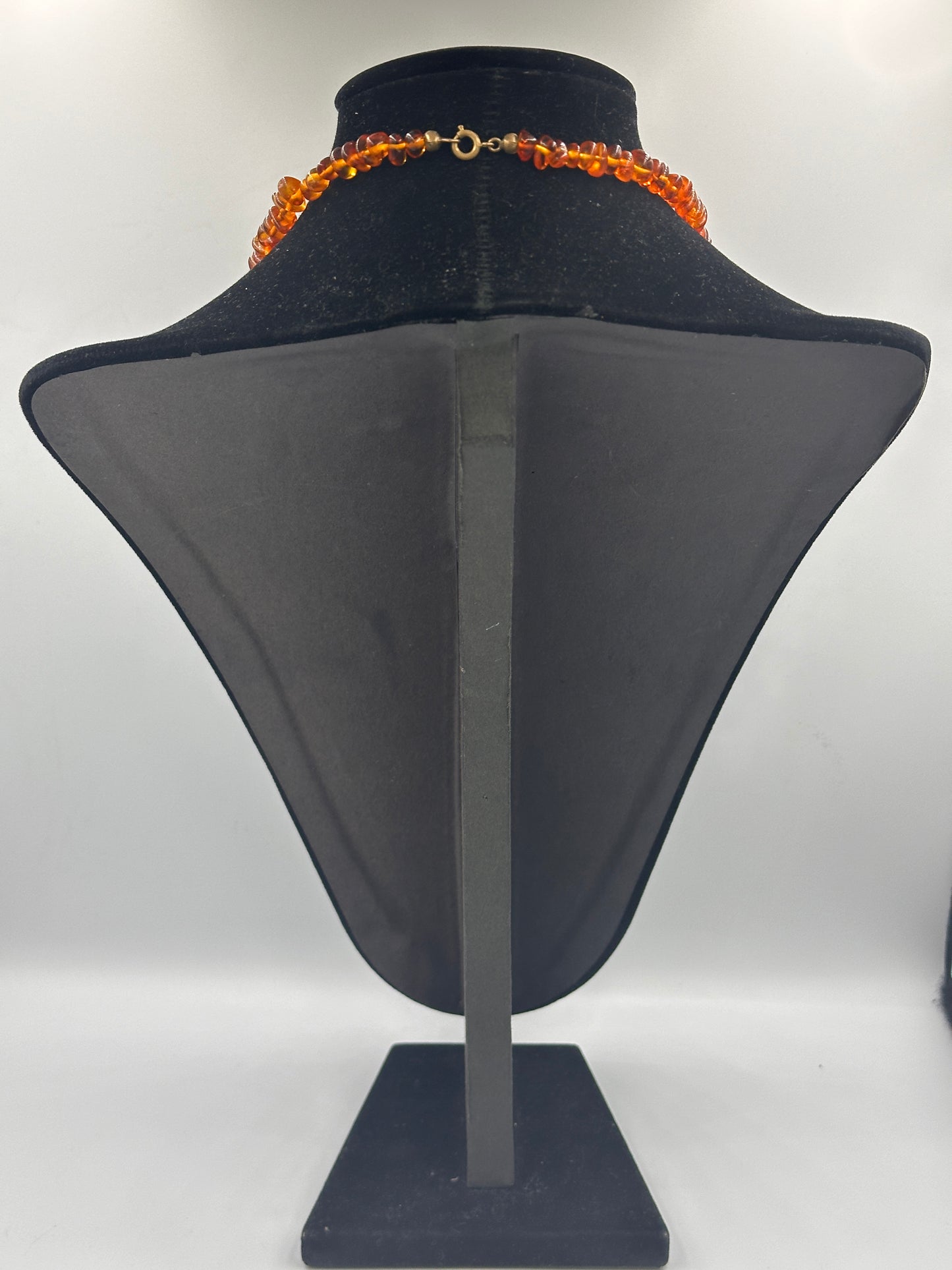 Elegante Bernstein Halskette mit goldfarbenem Verschluss