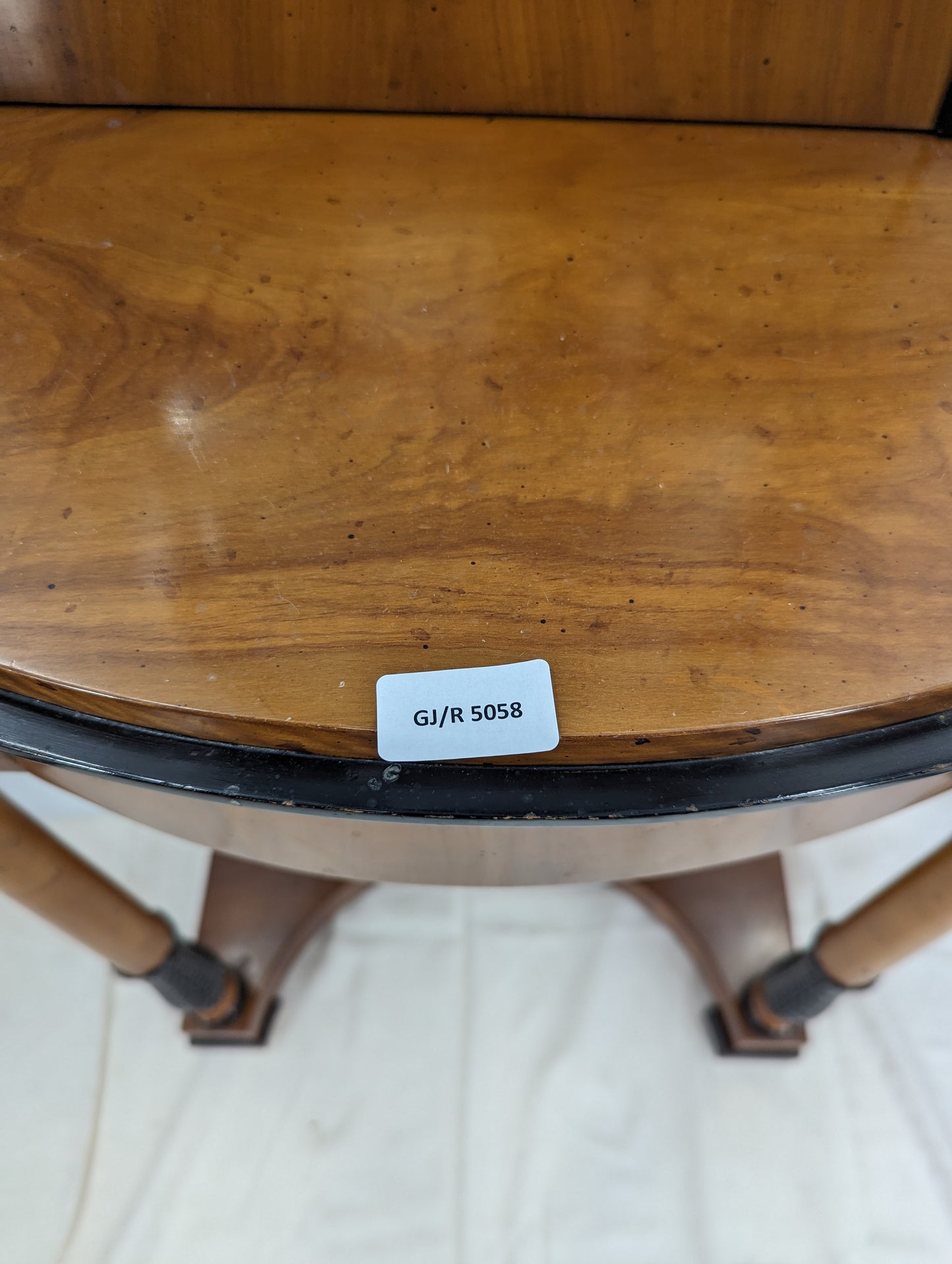 Zeitlose Biedermeier Spiegelkonsole mit Beistelltisch und Spiegel