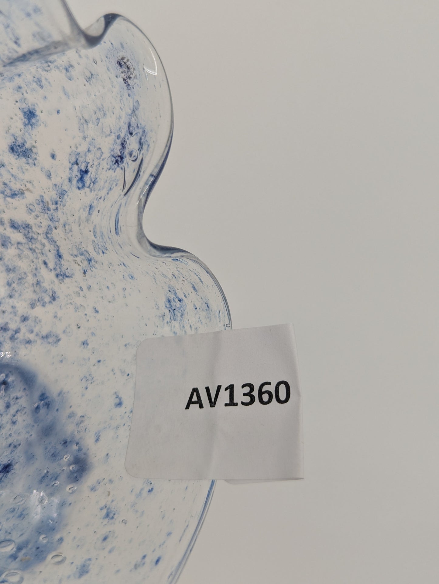 Signierte Glasvase Studioglas in Tulpenform Designglas Handarbeit Vintage