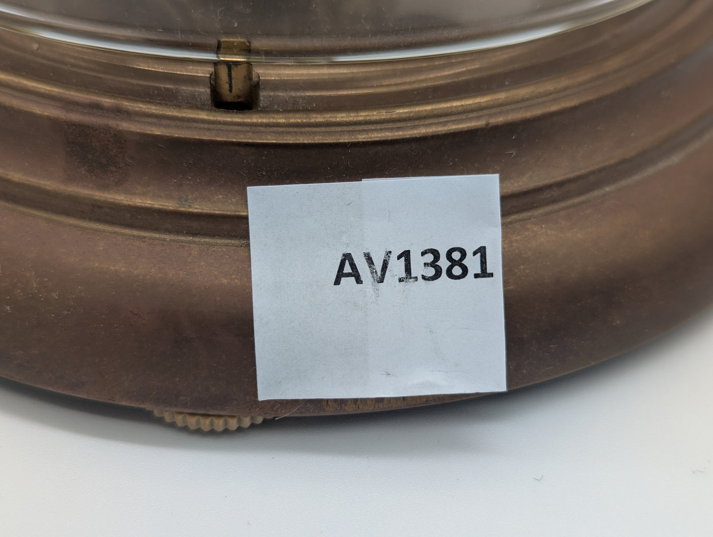 Hermle Tischuhr Kaminuhr mit Drehpendel und Glasdom Quarz Vintage