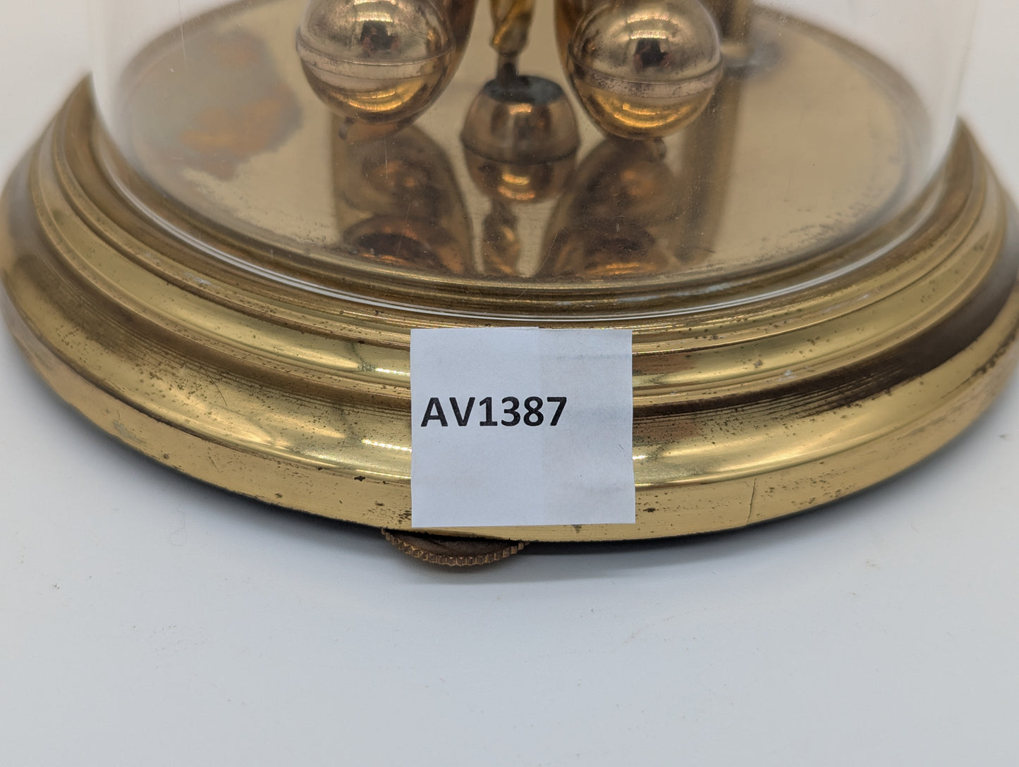 Tischuhr Kaminuhr von Kundo mit Drehpendel und Glasdom Vintage Schreibtischuhr