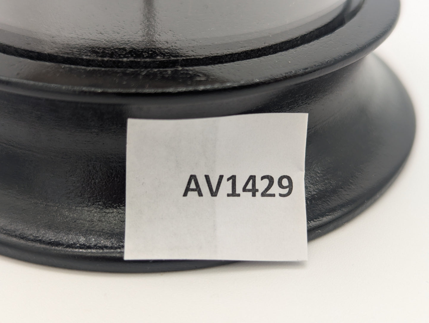 Uhr Taschenuhr Tischuhr unter Glasdom Emaille-Zifferblatt & Pferdegravur Vintage