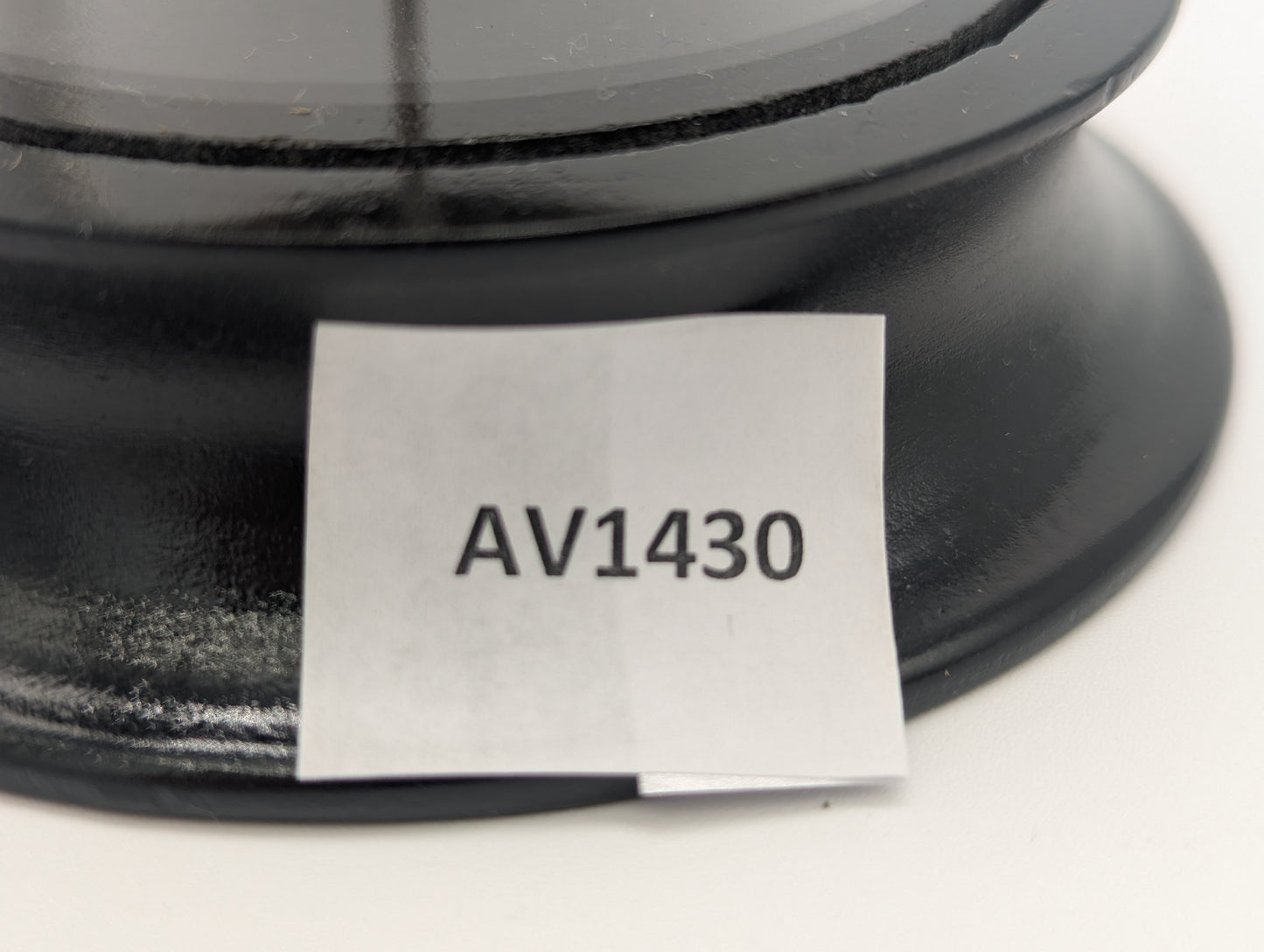 Uhr Taschenuhr Tischuhr unter Glasdom mit Verziertem Muster Vintage