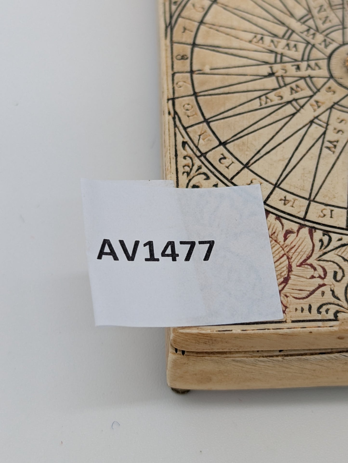 Antike Albrecht Karner Nürnberger Klappsonnenuhr aus 1661 Kompass Goldverzierung