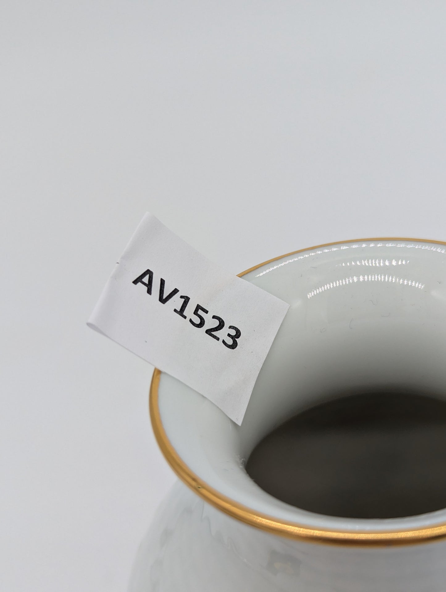 Herend Porzellan Vase Handbemalt mit Blumenmotiv Goldrand Dekoration