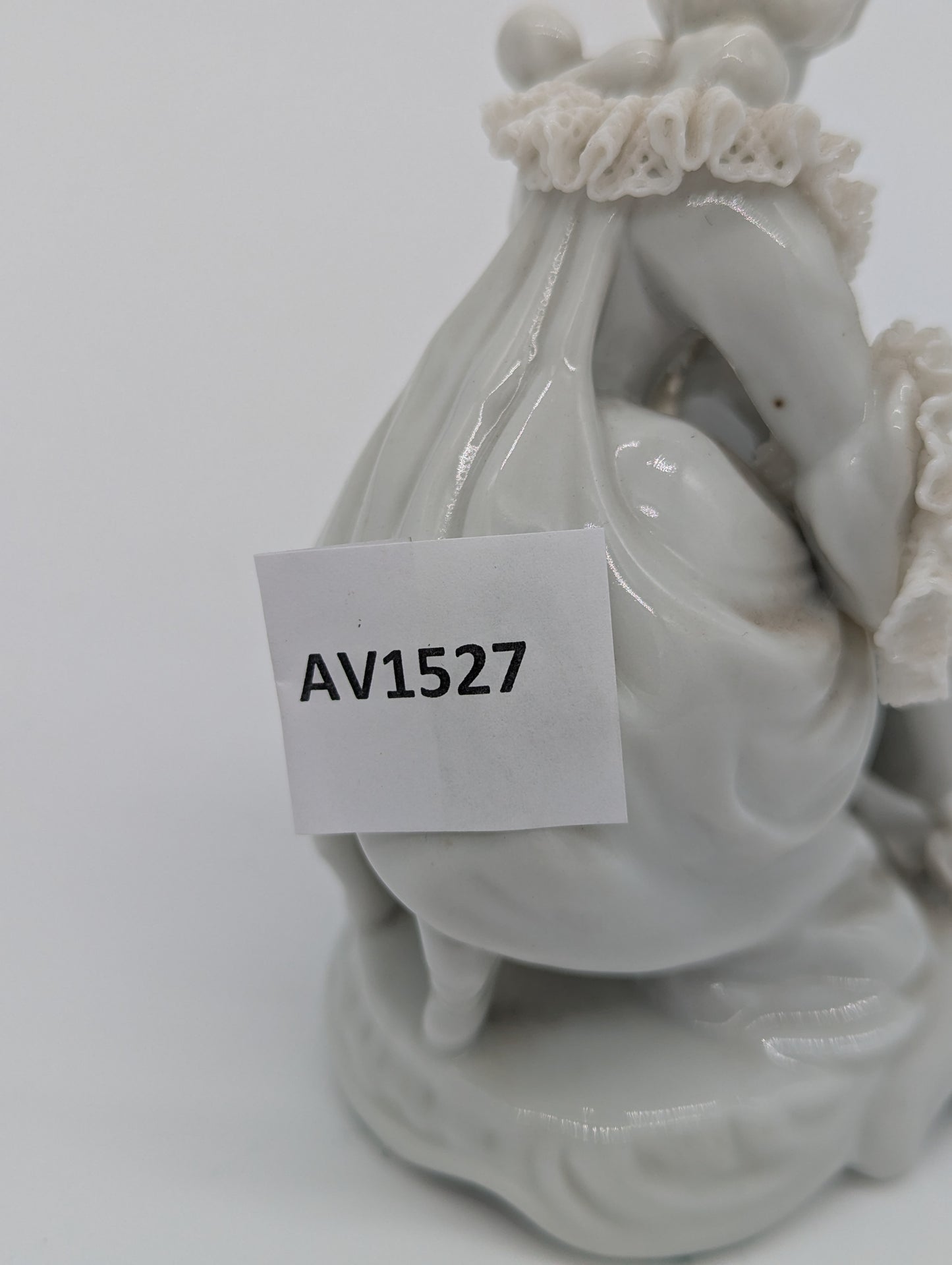 Aelteste Volkstedt Porzellanfigur Dame mit Cello Spitzenporzellan Figur