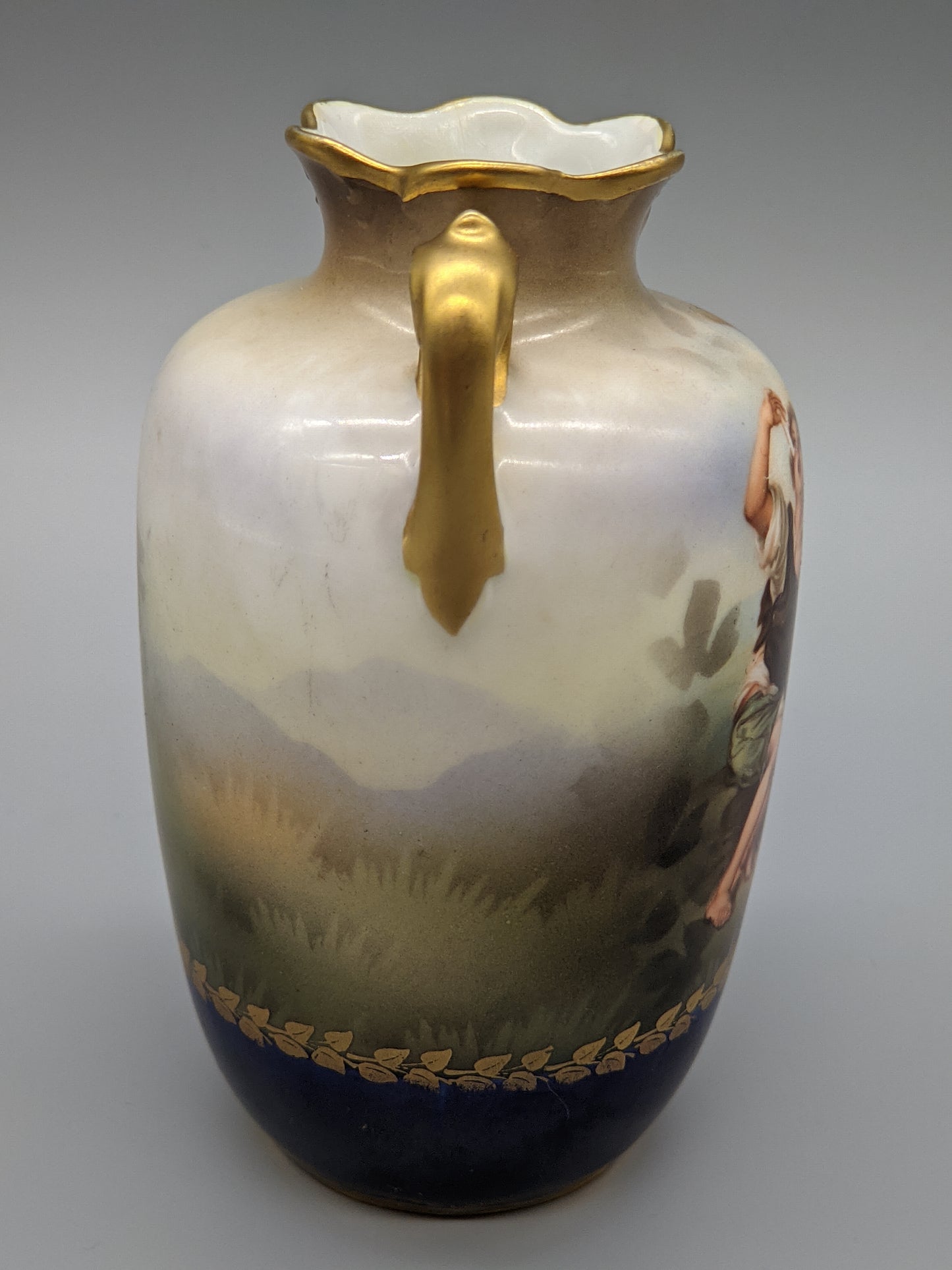 Antike RS Suhl Prunk Vase Klassisches Motiv mit Goldstaffierung