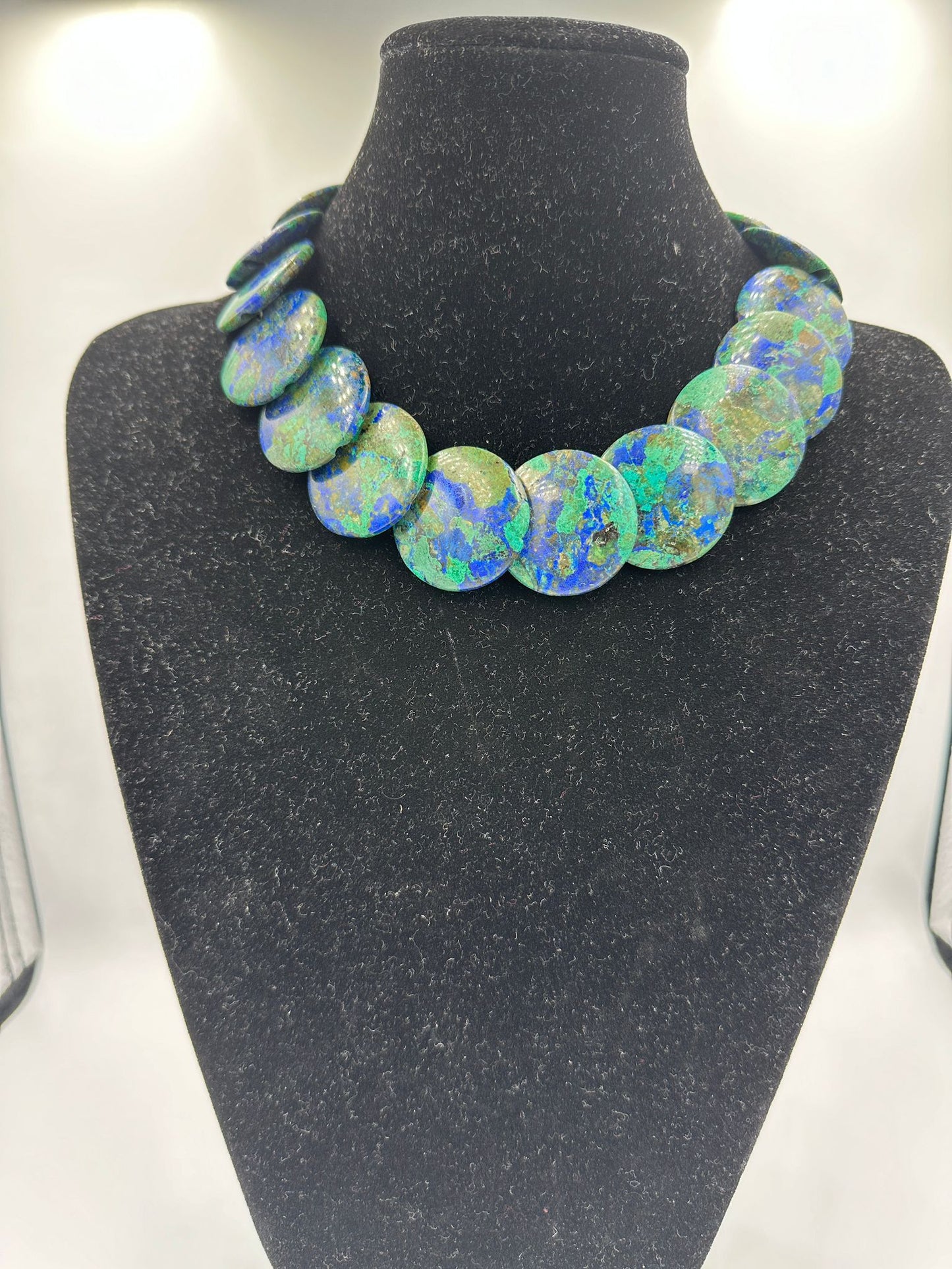 Elegante Malachit-Azurit-Kette mit verlaufenden Linsen in 585er Goldfassung