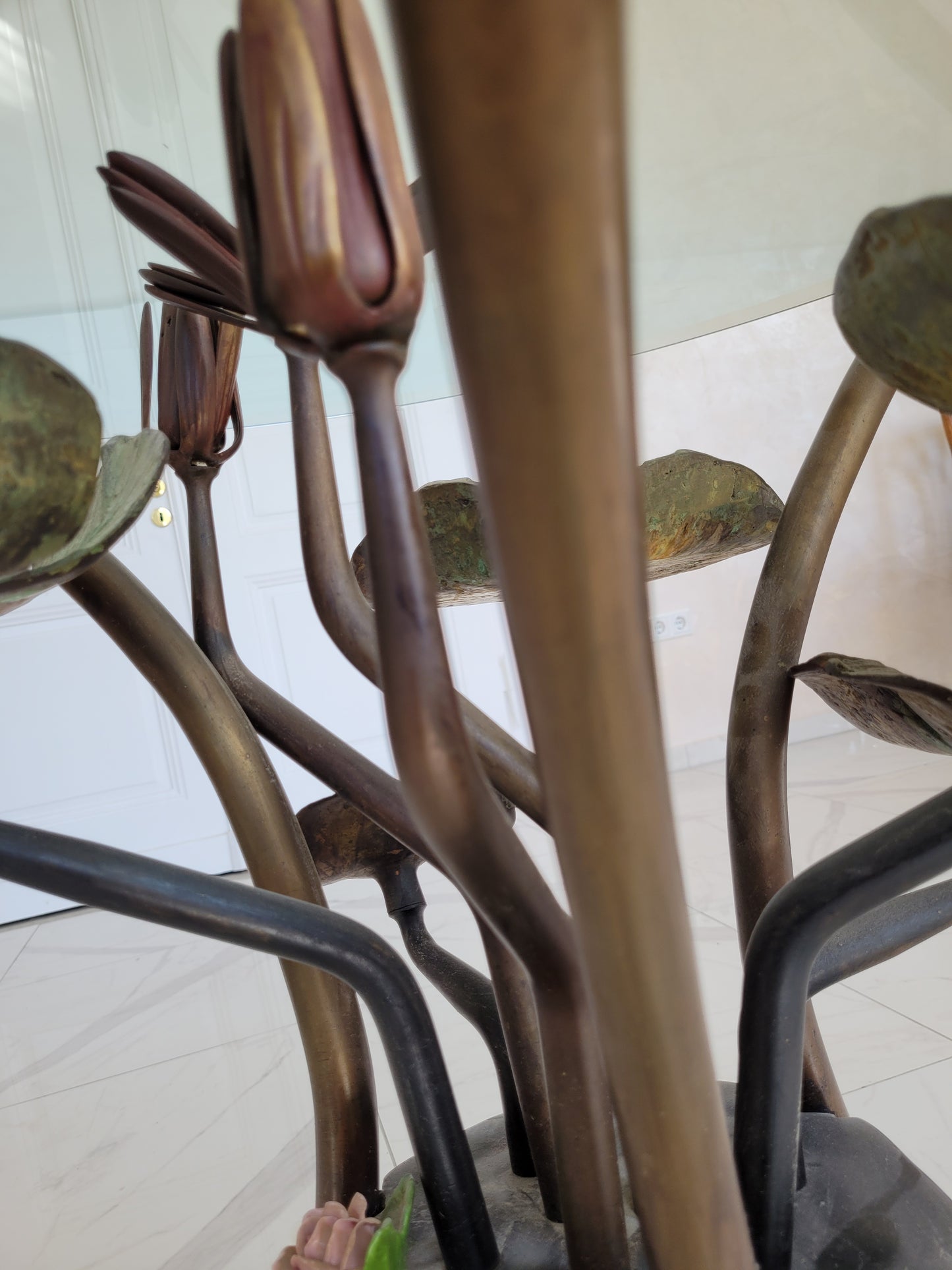 Schwerer Art Deco, Designer Bronze Tisch mit Facettenschliff