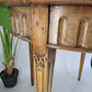 Art Deco Tisch, mit dezenten Messing und Reliefarbeiten