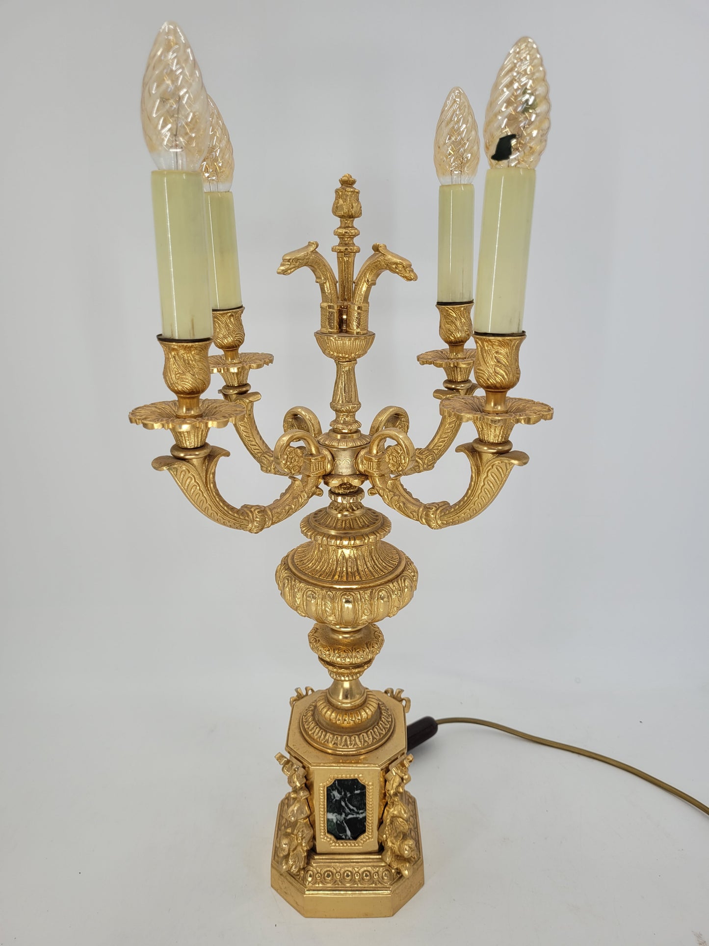 Pompöse Bronze Tischlampe, Feuervergoldet