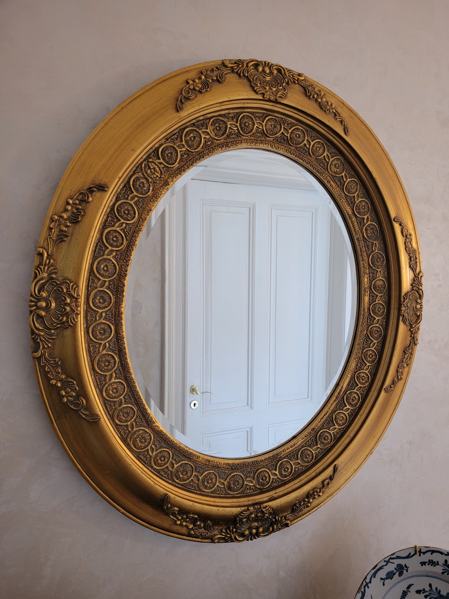 Großer Ovaler Vintage Spiegel mit Reliefarbeiten