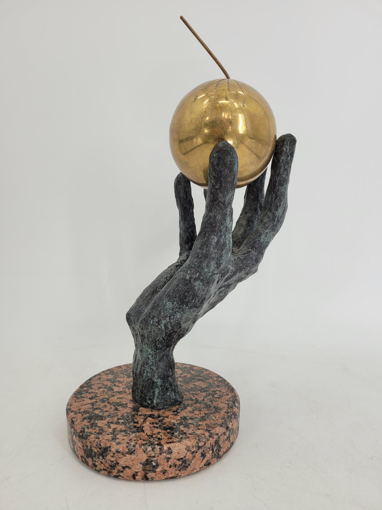 Moderne Zeitgenössische Bronze Skulptur Goldener Apfel der Zeit