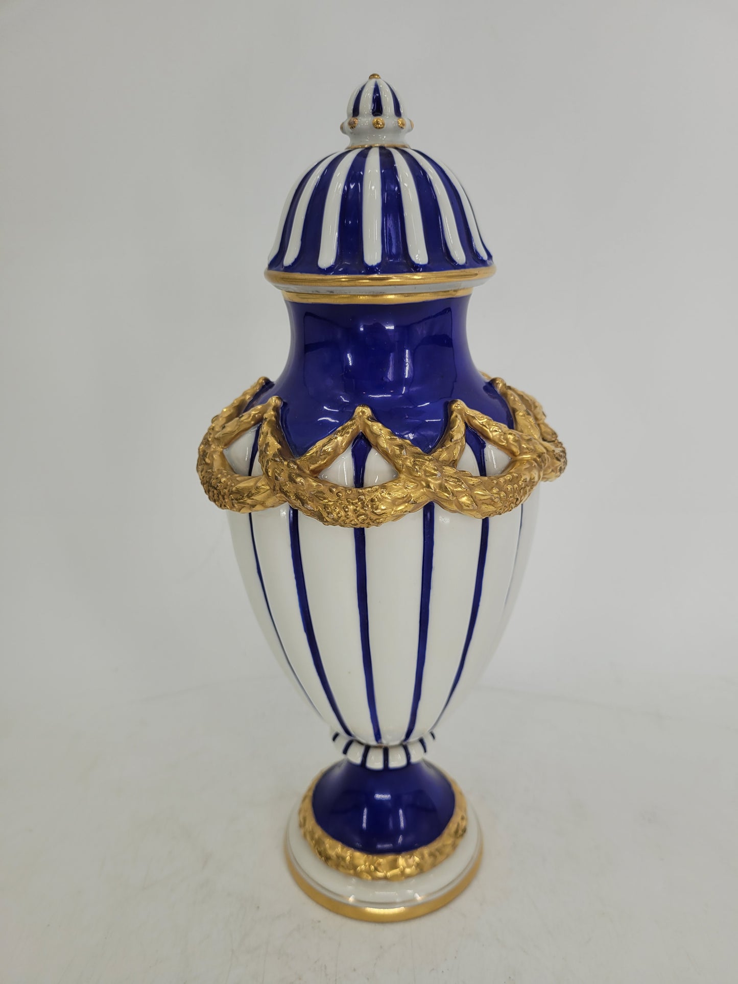Hochwertige Volkstedter Porzellan Urnen Vase-/Deckelvase Vergoldet