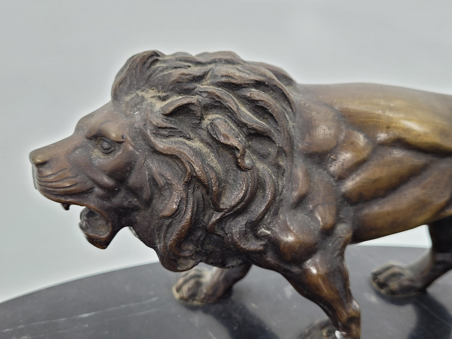 Art Deco Schreibtischgarnitur, Bronze Löwe auf Marmor