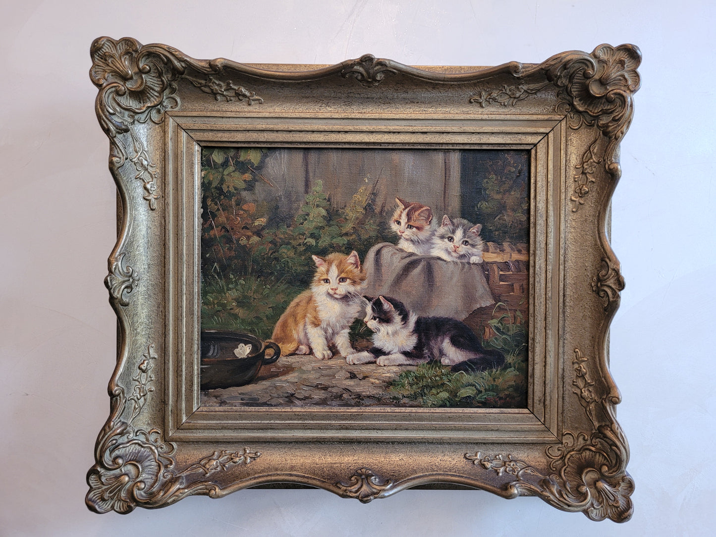 Benno Kögl (1892-1969) Ölgemälde Vier Kätzchen und ein Schmetterling