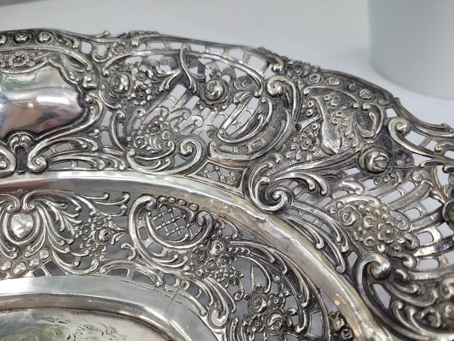 Silberschale 800er Silber mit Puttenengeln Relief und Durchbruchrand