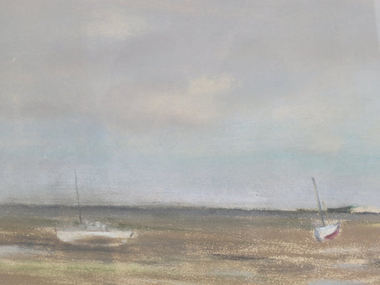 Grafik bewölkte graue Seeküste mit zwei Schiffen Kunstwerk auf Papier