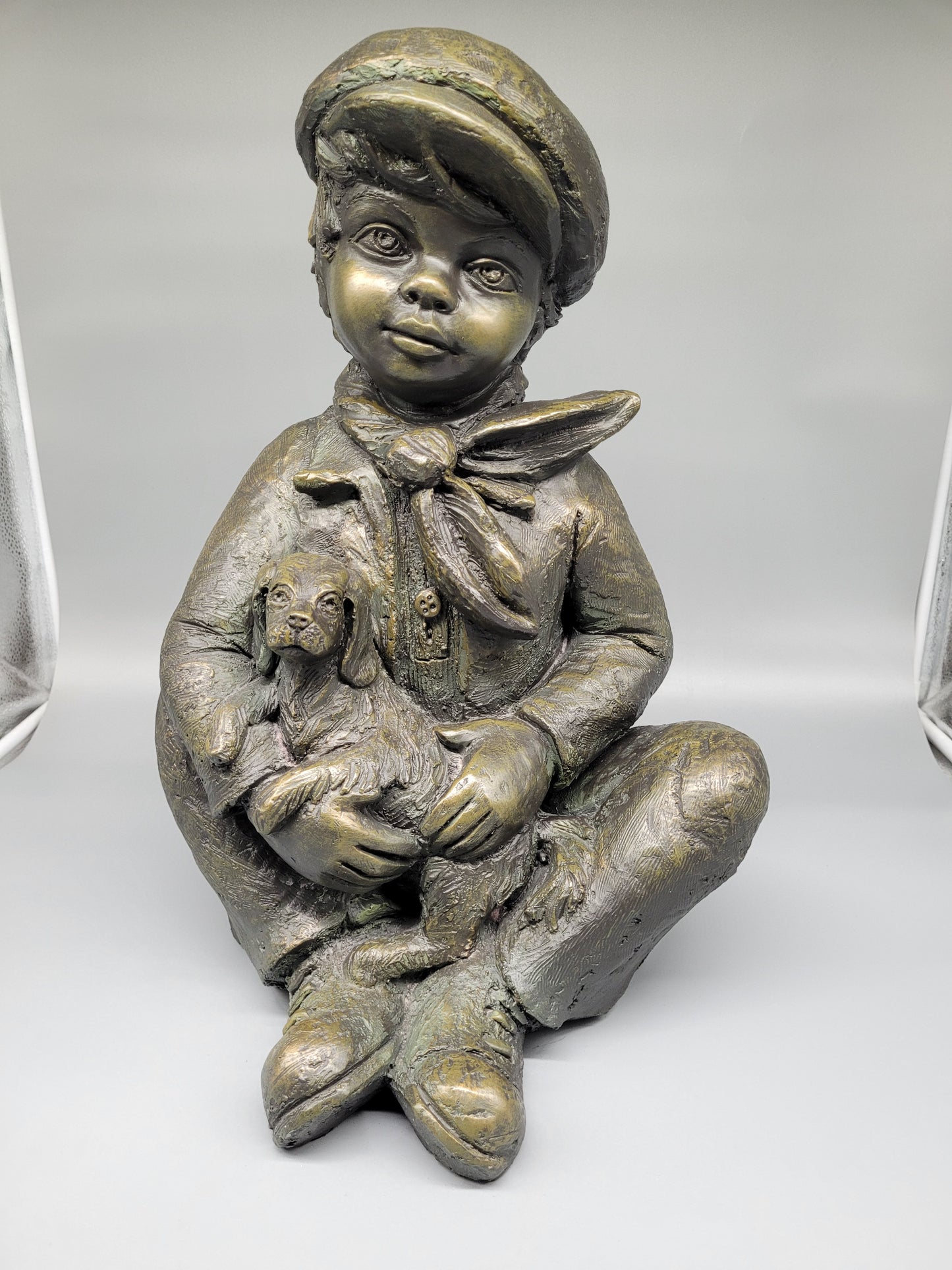 Seten schöne Bronzefigur Skulptur eines Jungen, signiert