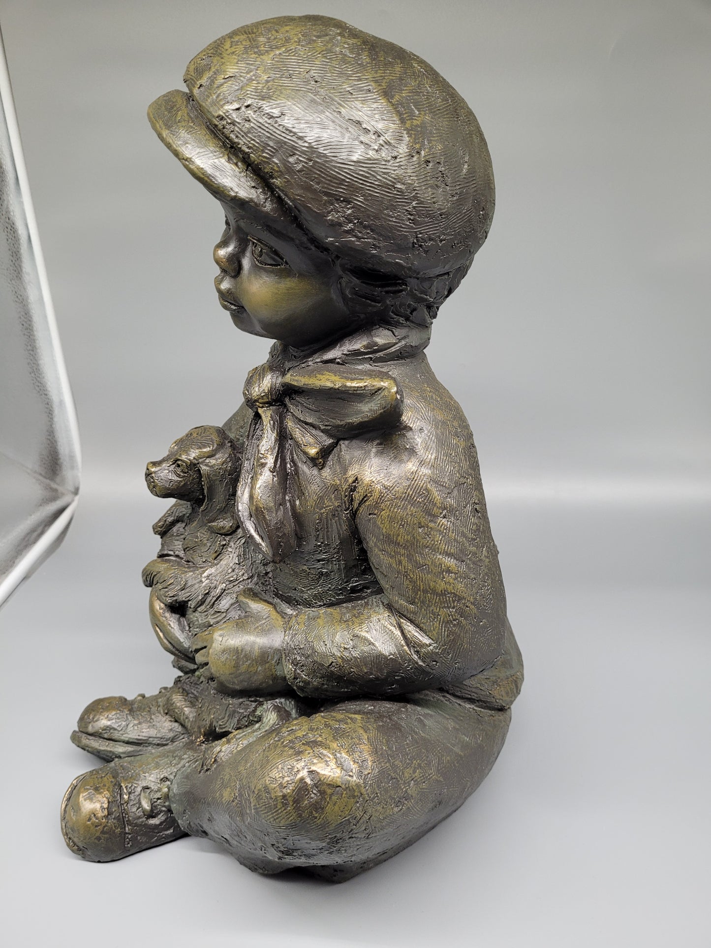 Seten schöne Bronzefigur Skulptur eines Jungen, signiert