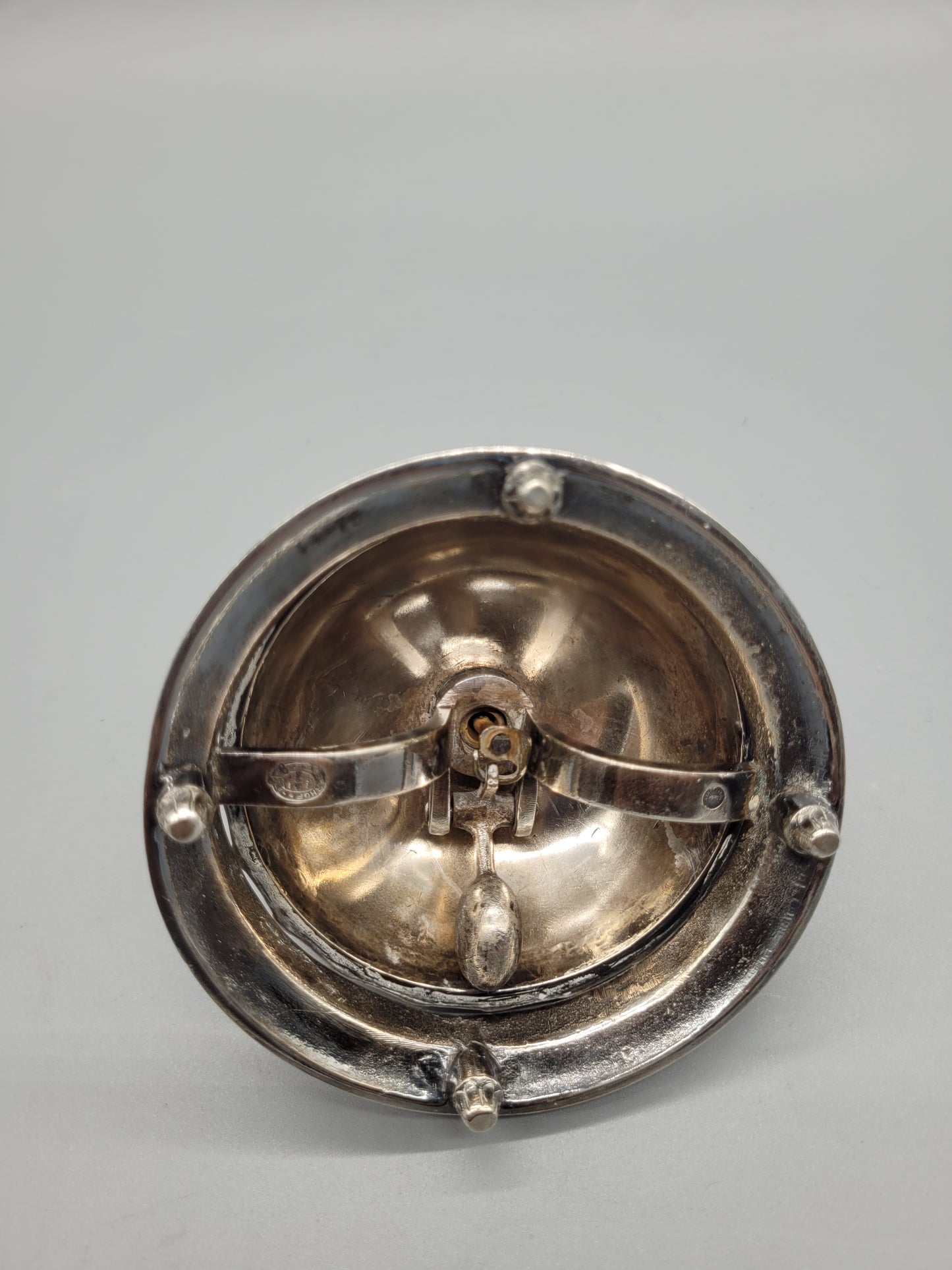 Antike Französische Silber Tischglocke im Dome-Repoussé-Stil