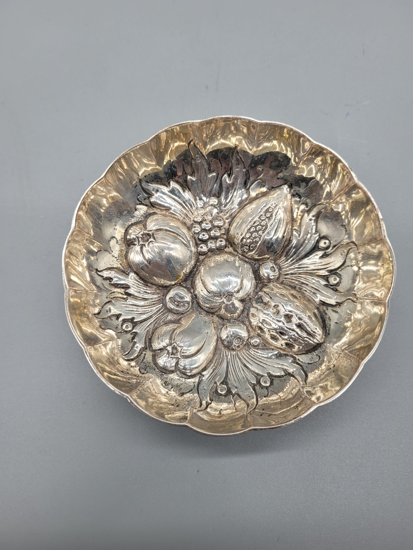 Antike kleine runde Weinprobierschale aus 800er Silber