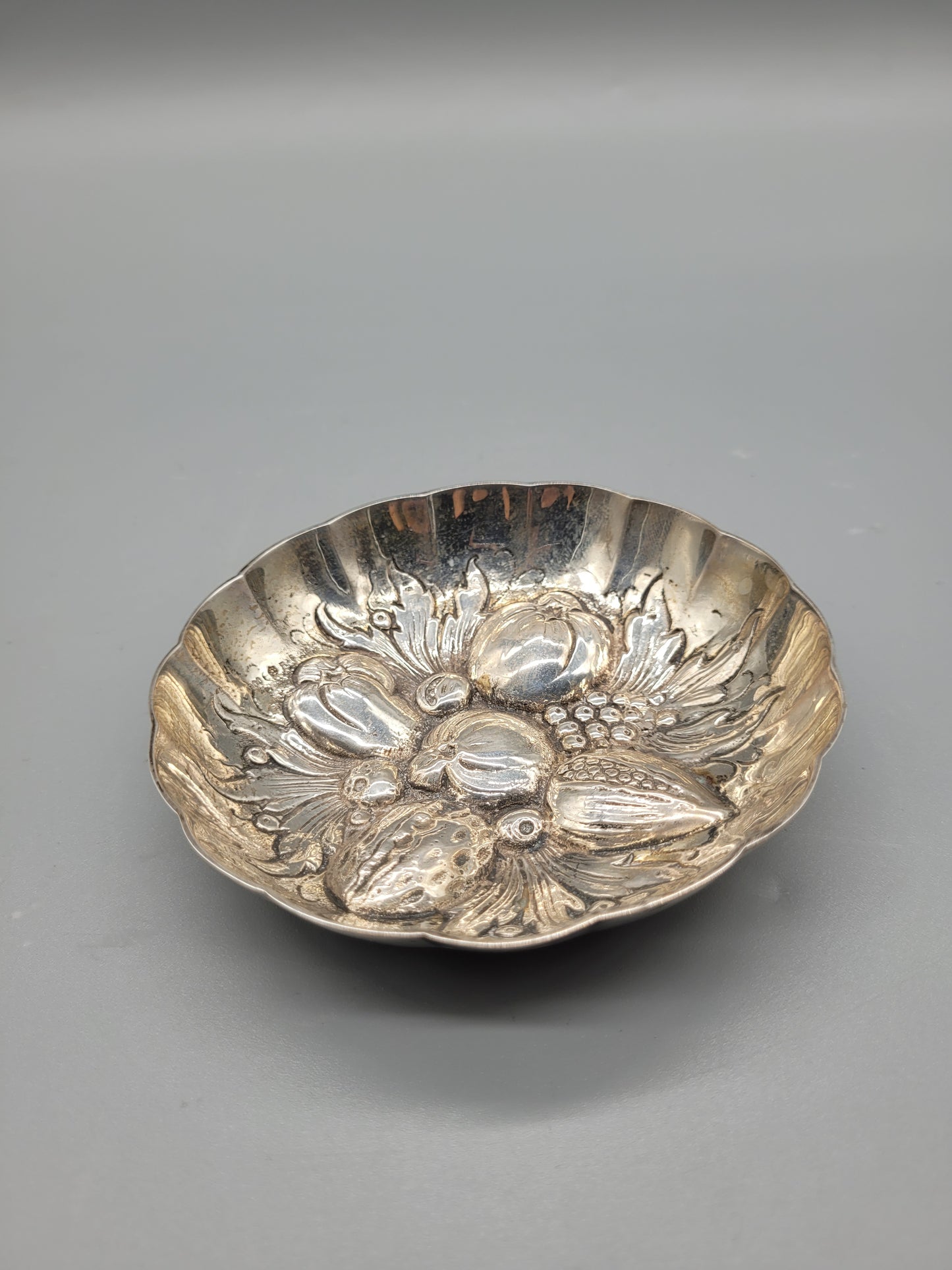 Antike kleine runde Weinprobierschale aus 800er Silber