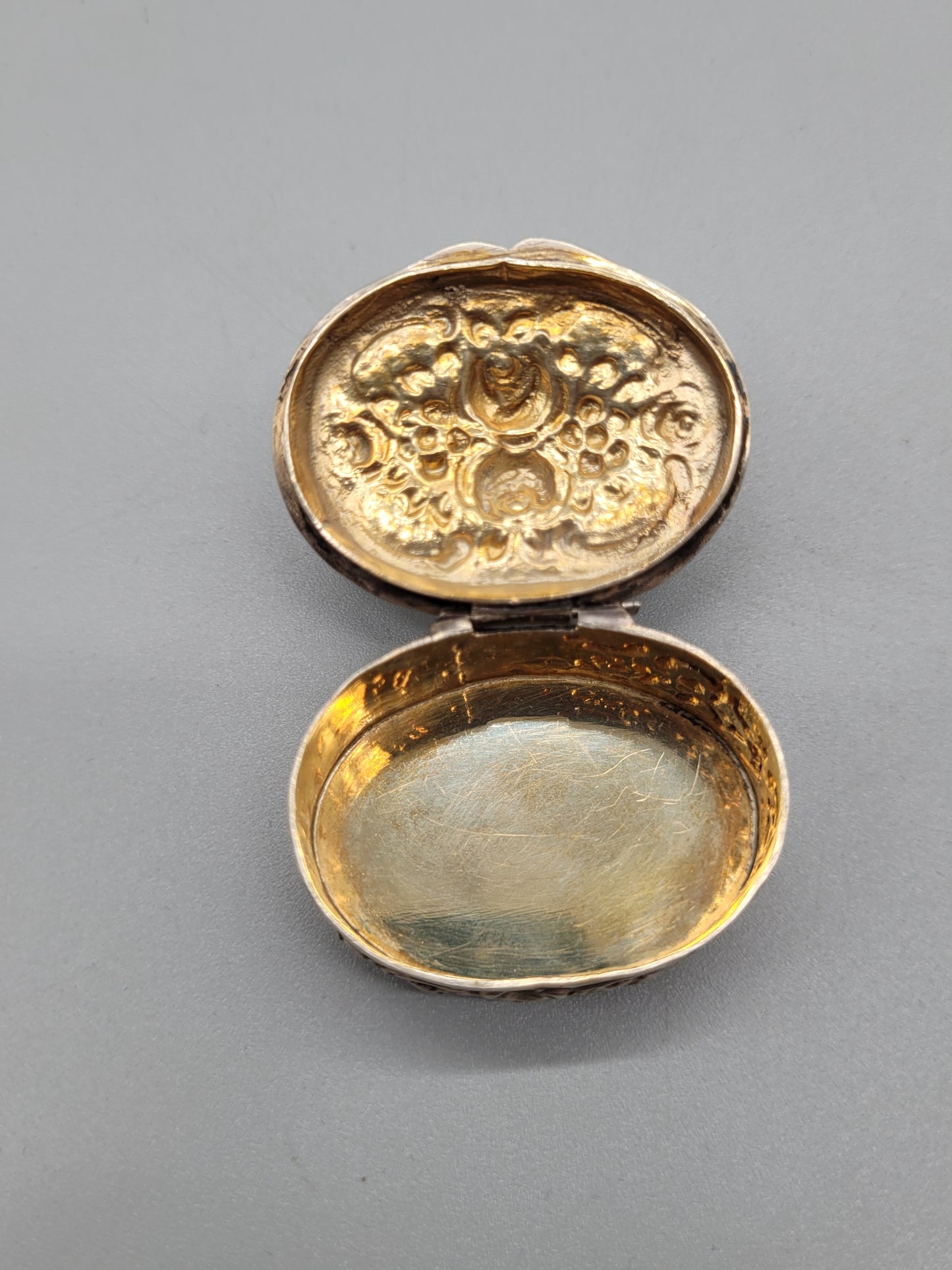 Antike Pillendose aus 800er Silber