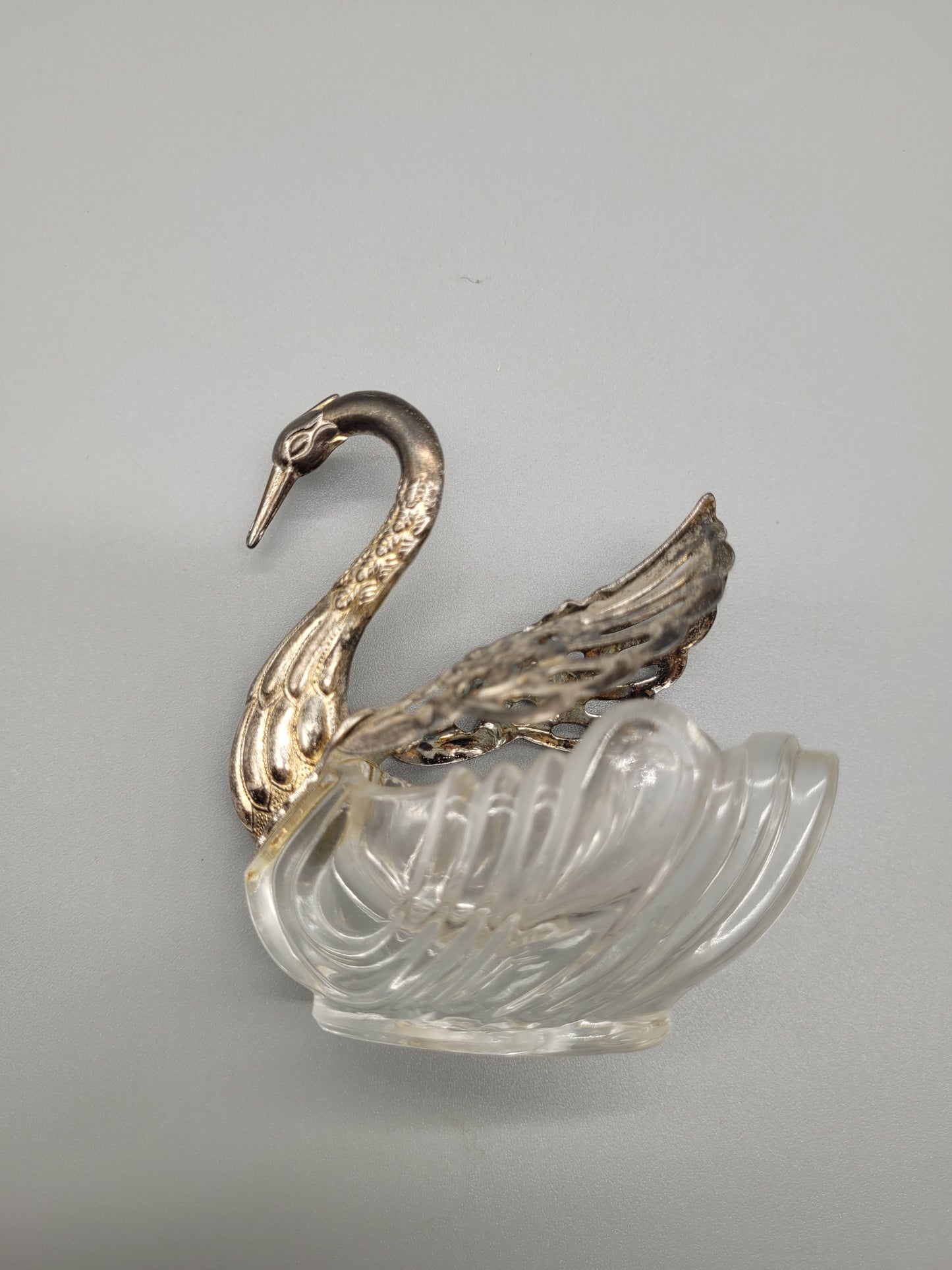Antiker Kristallschwan mit Silberverzierung