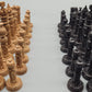 Prunkvolles Schachspiel - Handgearbeitetes Meisterwerk aus Indien, Sandelholz