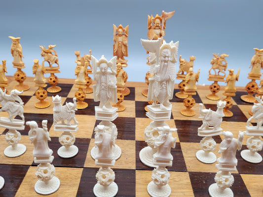 Einzigartiges Handgeschnitztes Schachspiel aus dem 19. Jahrhundert