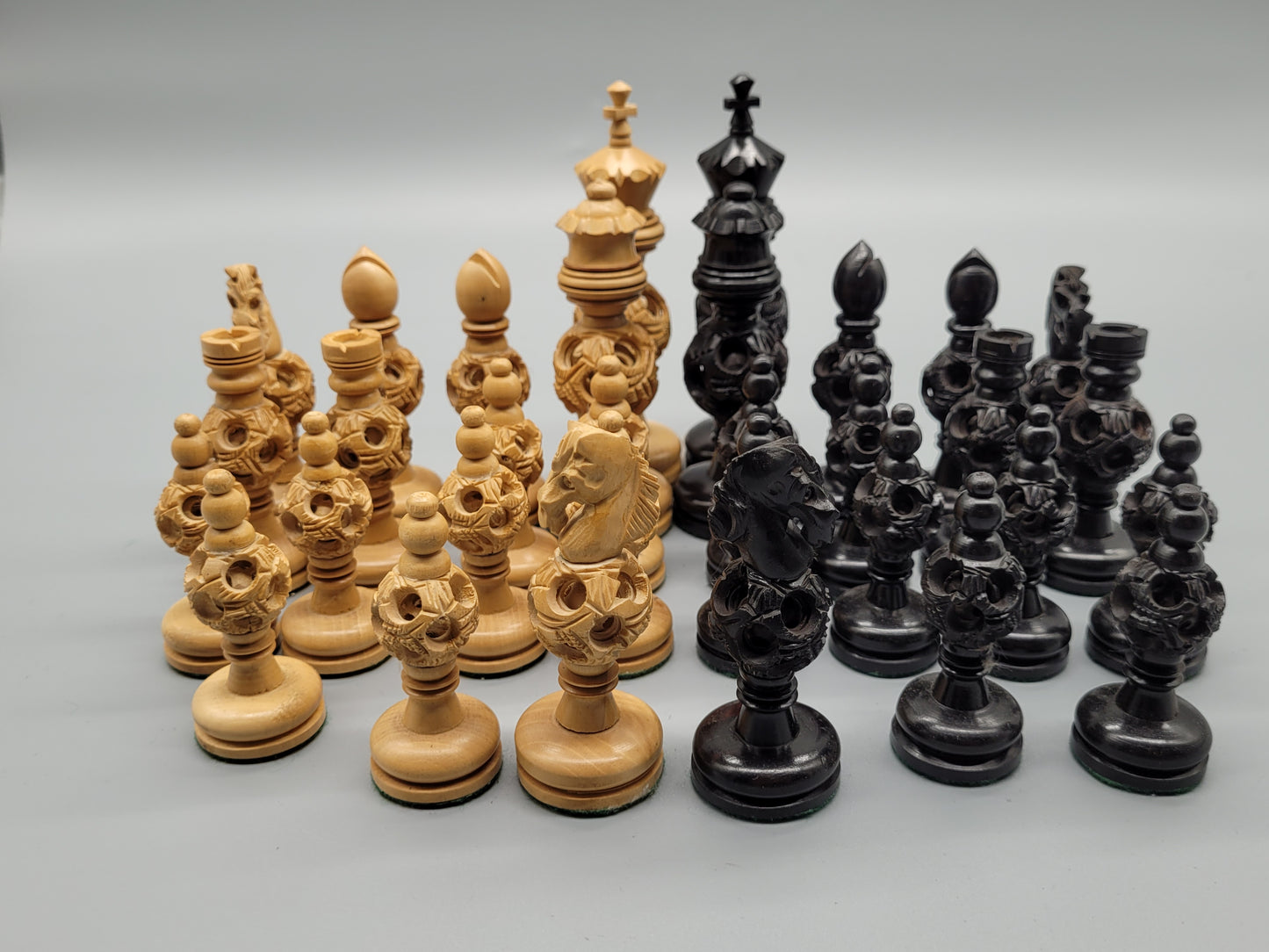 Antikes seltenes handgefertigtes Schachspiel