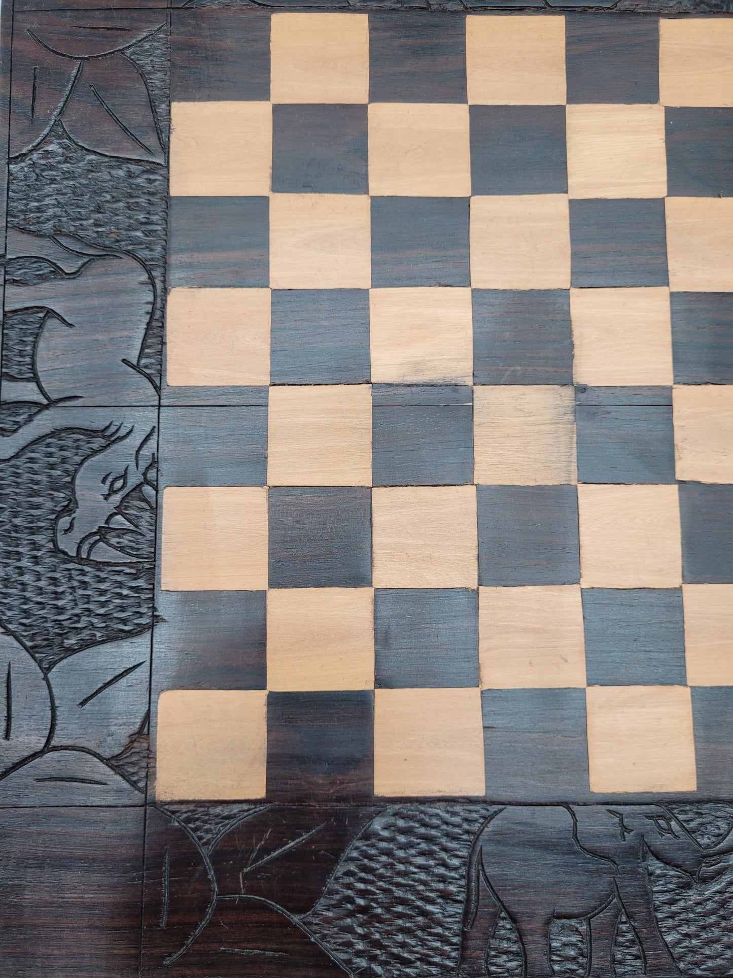 Antikes handgefertigtes Schachbrett aus Afrika Schachspiel für Sammler