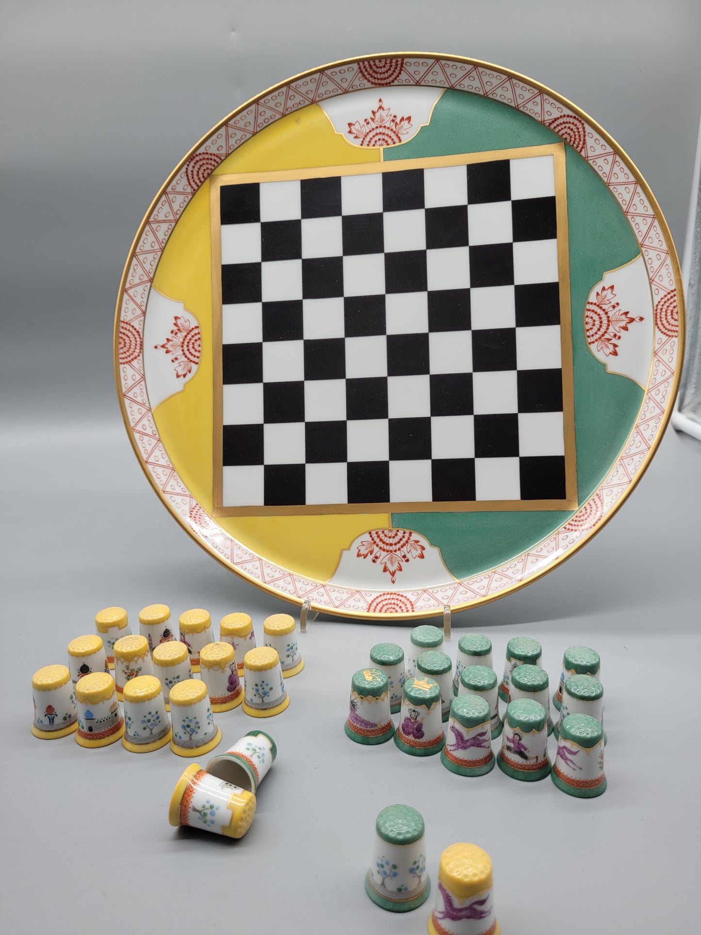Antike Schachfiguren aus Thüringer Porzellan