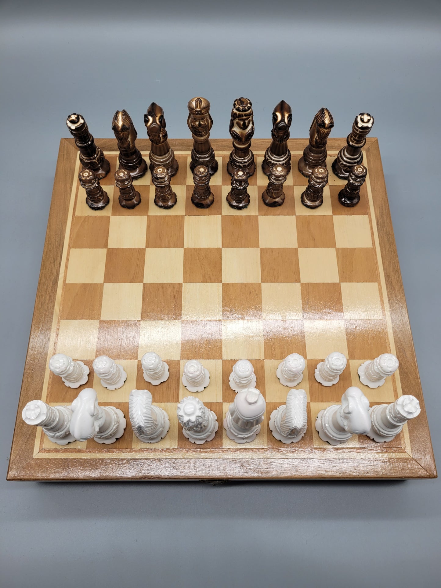 Antike Schachfiguren und aus Walrosszahn