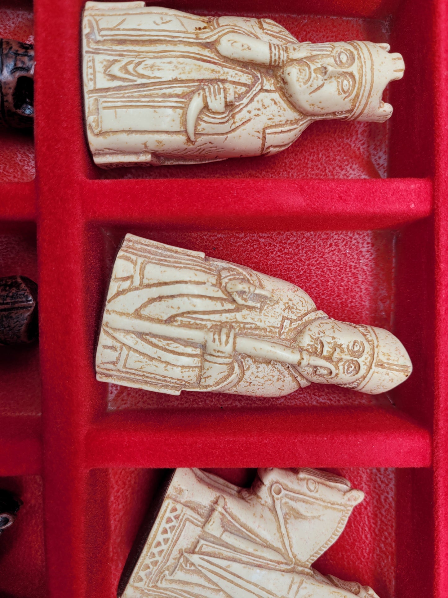 Antike Schachfiguren aus Stein