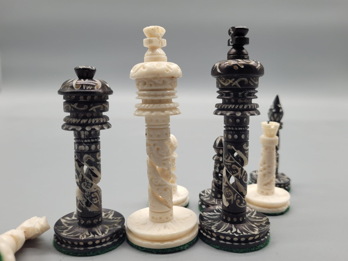 Antike Schachfiguren aus Walrosszahn von Biedermeier