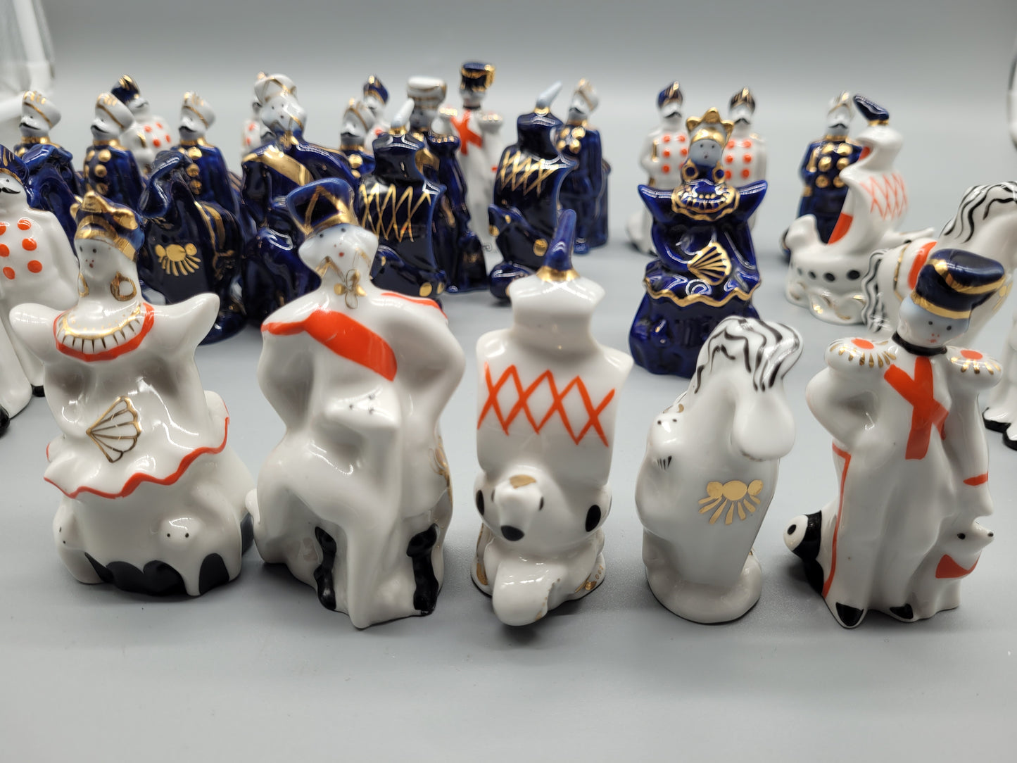 Antike Schachspiel 32 Schachfiguren aus sowjetunion Porzellan