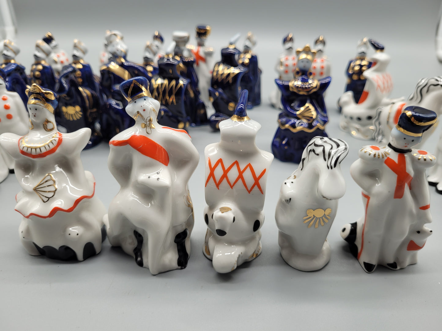 Antike Schachspiel 32 Schachfiguren aus sowjetunion Porzellan