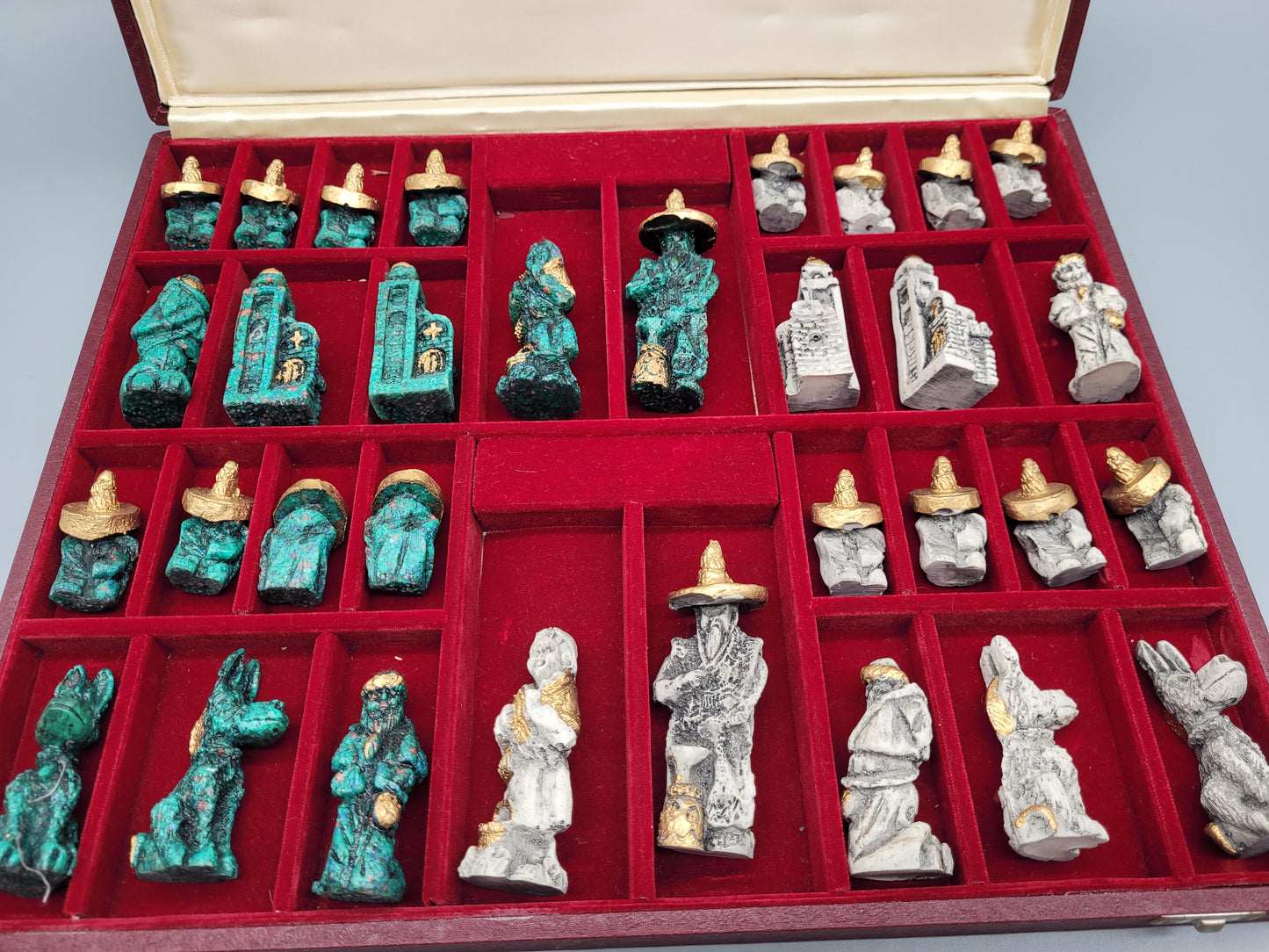 Antike mexikanische Schachfiguren aus Bronze - 32-teiliges Set