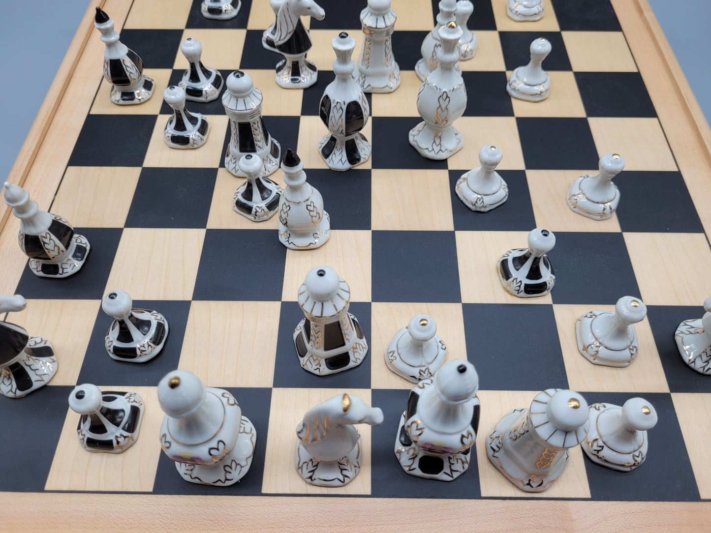 Antike sowjetunion Porzellan Schachfiguren - 32-teiliges Set mit Schachbrett
